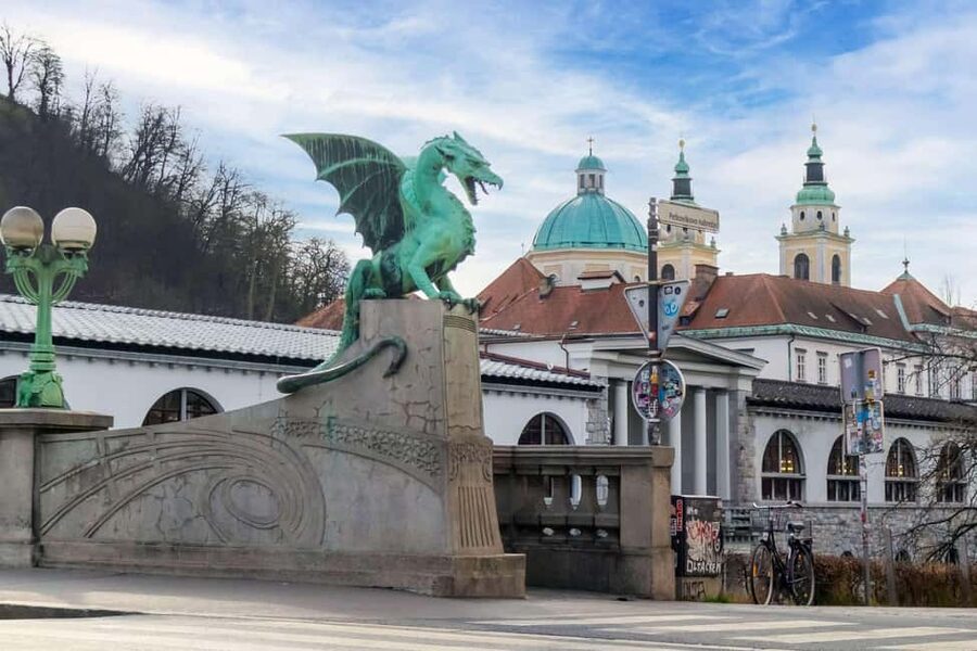 From Zagreb: Ljubljana and Postojna cave Day Trip - Predjama Castle and its cliffside setting