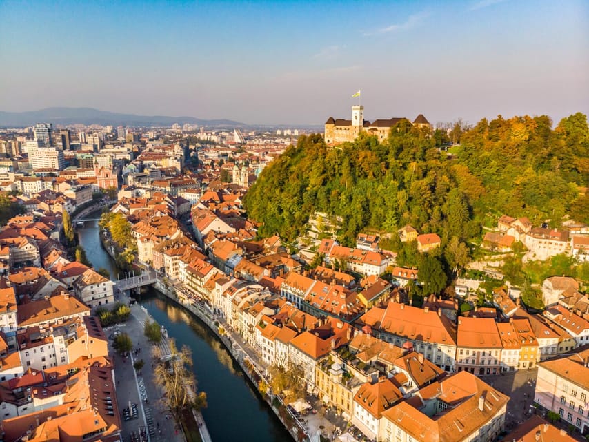 Ljubljana: 2h walking tour with local guide - Pace, weather, and how to prepare