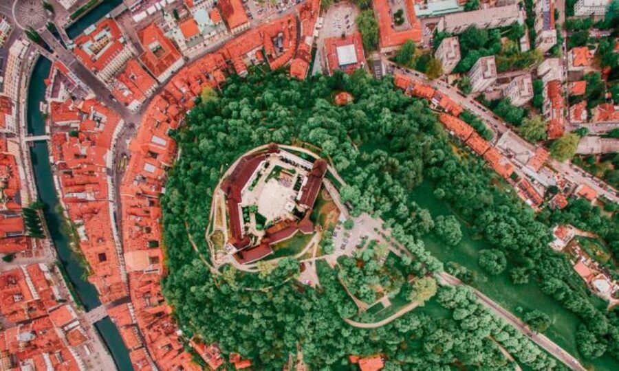 Ljubljana: Castle Entry Ticket with Optional Funicular Ride - The Time Machine tour with six historical stations