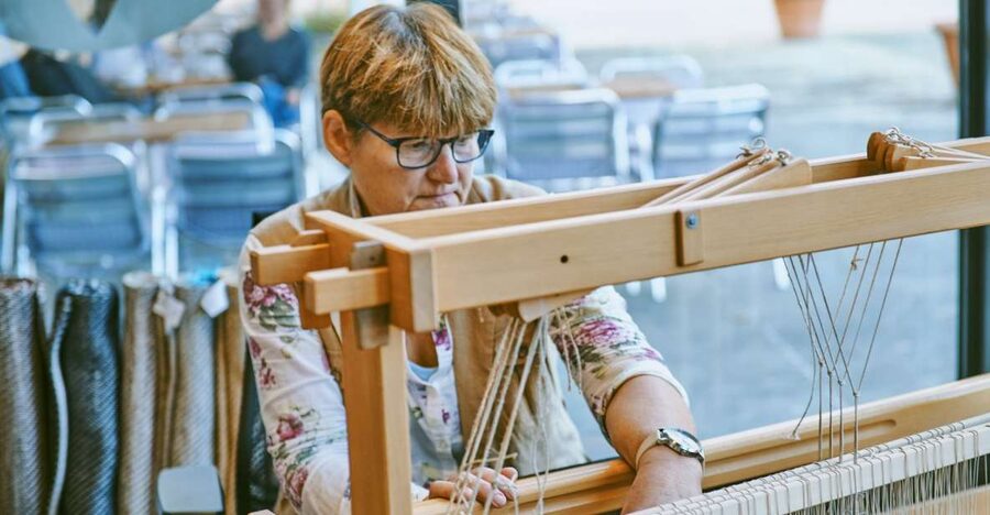 Ljubljana: Interactive Workshop with Experienced Weaver - Making your own purse from Slovenian wool