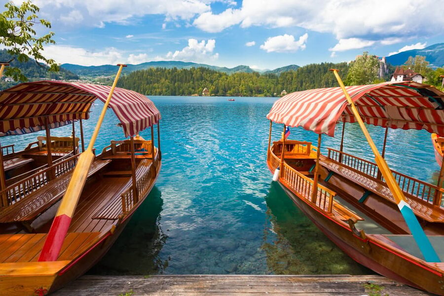 Ljubljana: Lake Bled, Postojna Cave, and Predjama Day Tour - Lake Bled and the traditional pletna boat