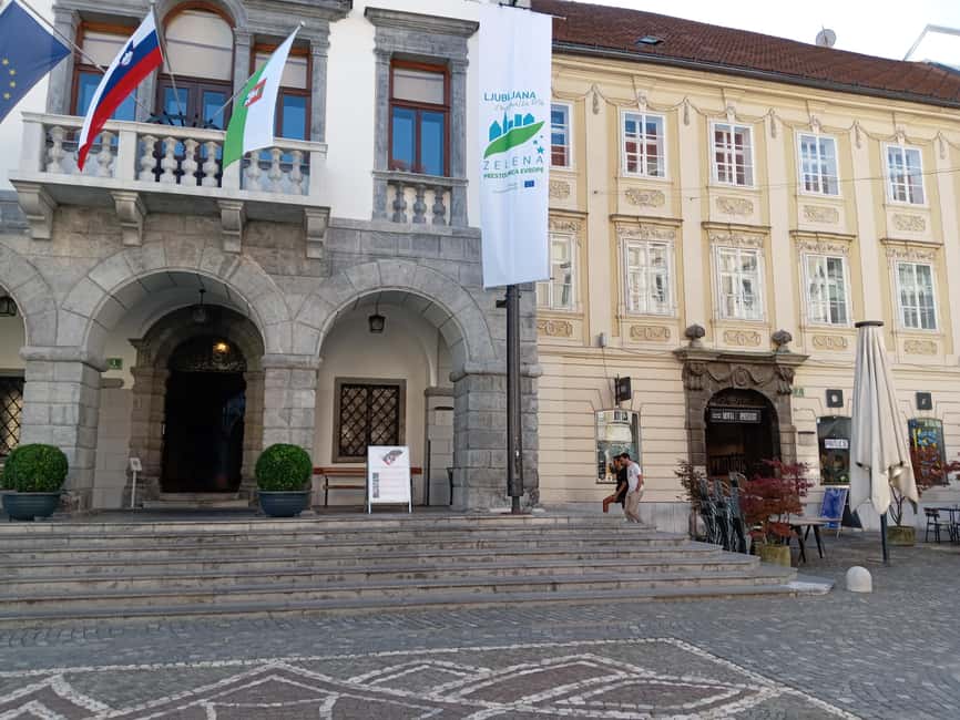 Ljubljana: Private tour to discover the city of dragons - Crossing the city by its famous bridges