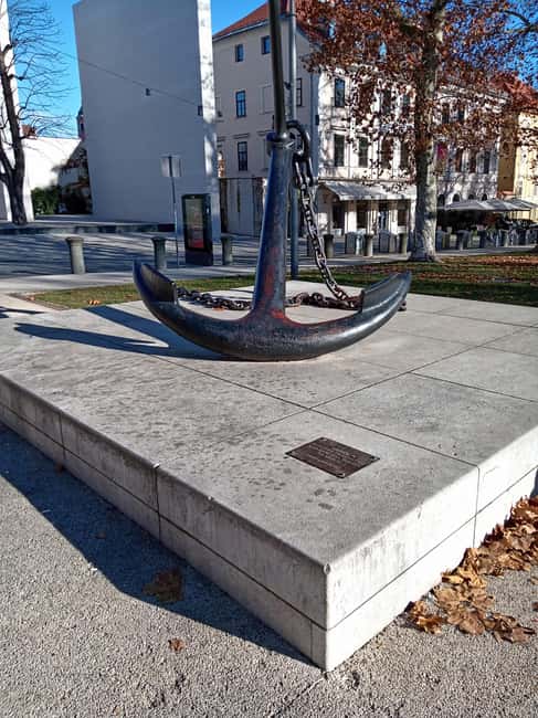 Ljubljana: Private tour to discover the city of dragons - Ending at St. Nicholas Cathedral