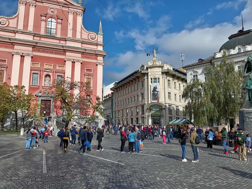 Ljubljana: Private tour to discover the city of dragons - Herkulov vodnjak and the quieter details