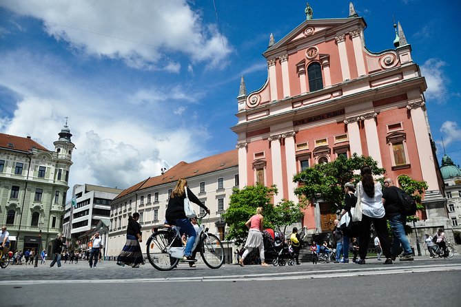 Ljubljana: Private Walking Tour with a Local - Meeting your Lokafyer in central Ljubljana