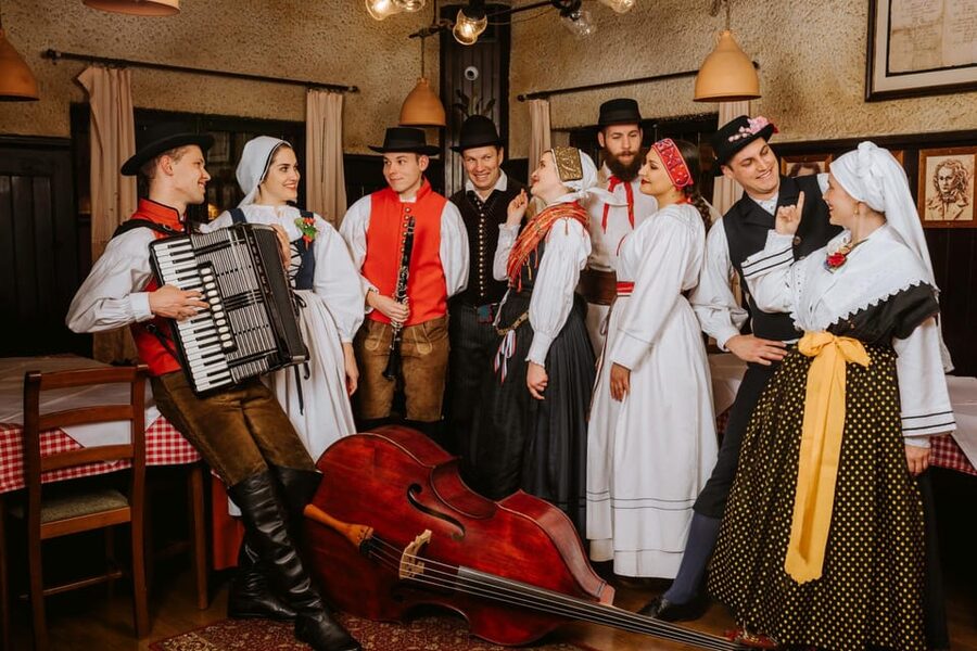 Ljubljana: Traditional Slovenian Dinner and Show - Starting with schnapps and šklojce