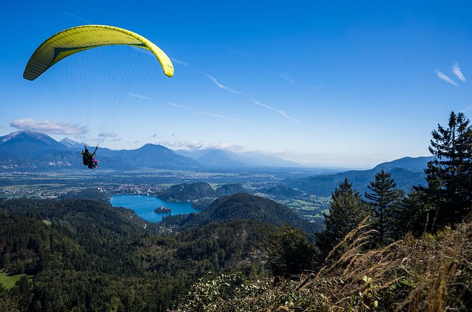 Paragliding Lake Bled - Bled Castle and the return to town