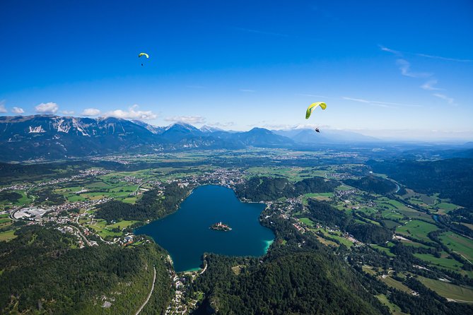 Paragliding Lake Bled - Preparing for a tandem flight