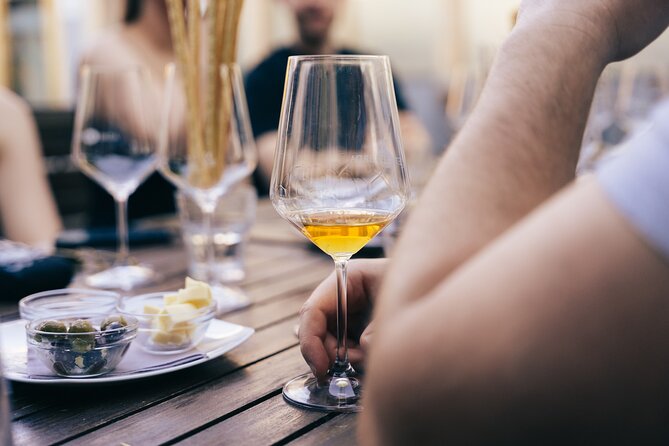 Private Wine Tasting Experience in Ljubljana - Meeting Miha at Holidays Pub
