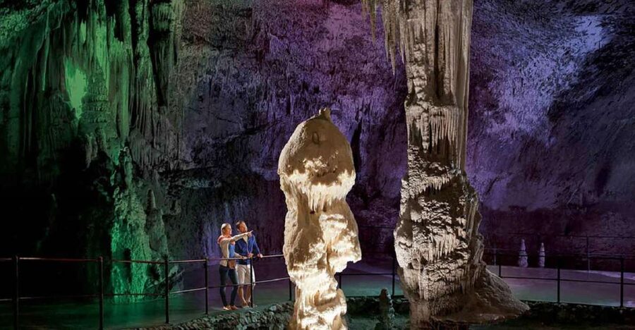 Rijeka: Postojna Cave and Predjama Castle - Prepare for Cold Air Below Ground