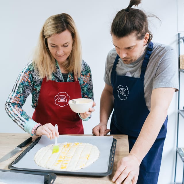 Slovenia: Belokranjska Pogača Cooking Class - Waiting for the bread, with Slovenian stories