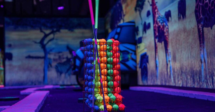 Woop! Glow golf: Ljubljana Btc City - A world tour in four neon rooms