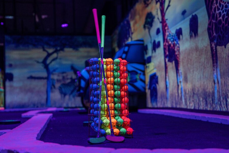 Woop! Glow golf: Ljubljana Btc City - The blacklight effect and the photo factor